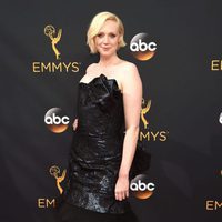 Gwendoline Christie en la alfombra roja de los Premios Emmy 2016