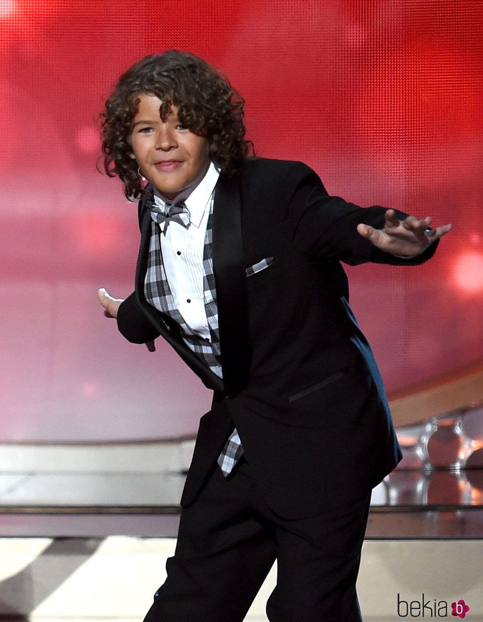 Gaten Matarazzo bailando en los Emmy 2016