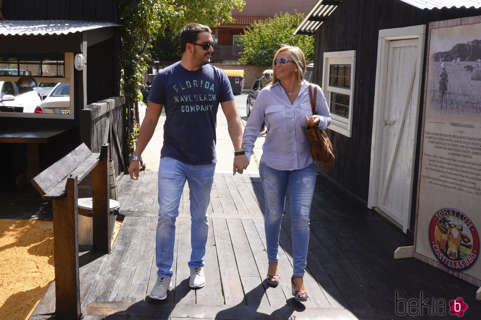 Belén Esteban y Miguel Marcos se dedican una tierna mirada