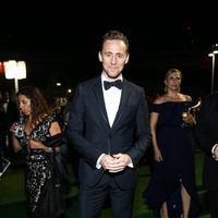 Tom Hiddelston en la fiesta celebrada tras los Premios Emmy 2016