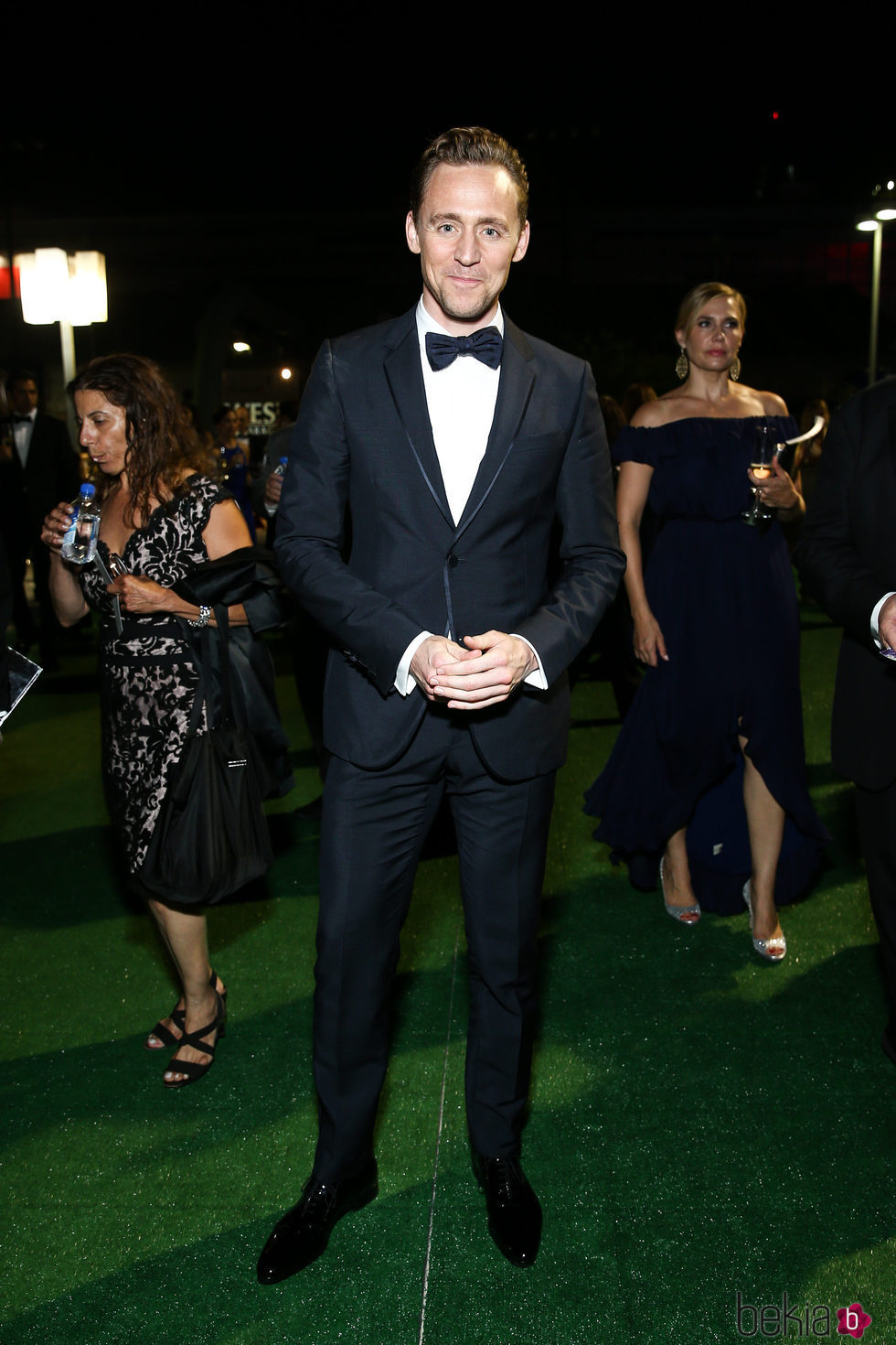 Tom Hiddelston en la fiesta celebrada tras los Premios Emmy 2016