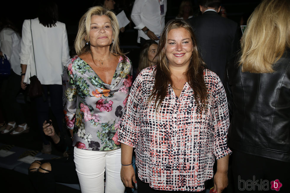 Cari Lapique y Caritina Goyanes en el desfile de Jorge Vázquez colección primavera/verano 2017 en la Madrid Fashion Week