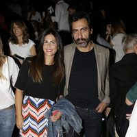 Nuria Roca y Juan Val en el desfile de Jorge Vázquez colección primavera/verano 2017 en la Madrid Fashion Week