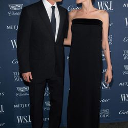 Brad Pitt y Angelina Jolie muy acaramelados en la entrega de premios de la revista the WSJ Magazine Innovator