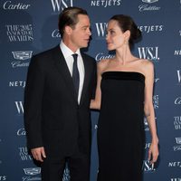 Brad Pitt y Angelina Jolie muy acaramelados en la entrega de premios de la revista the WSJ Magazine Innovator