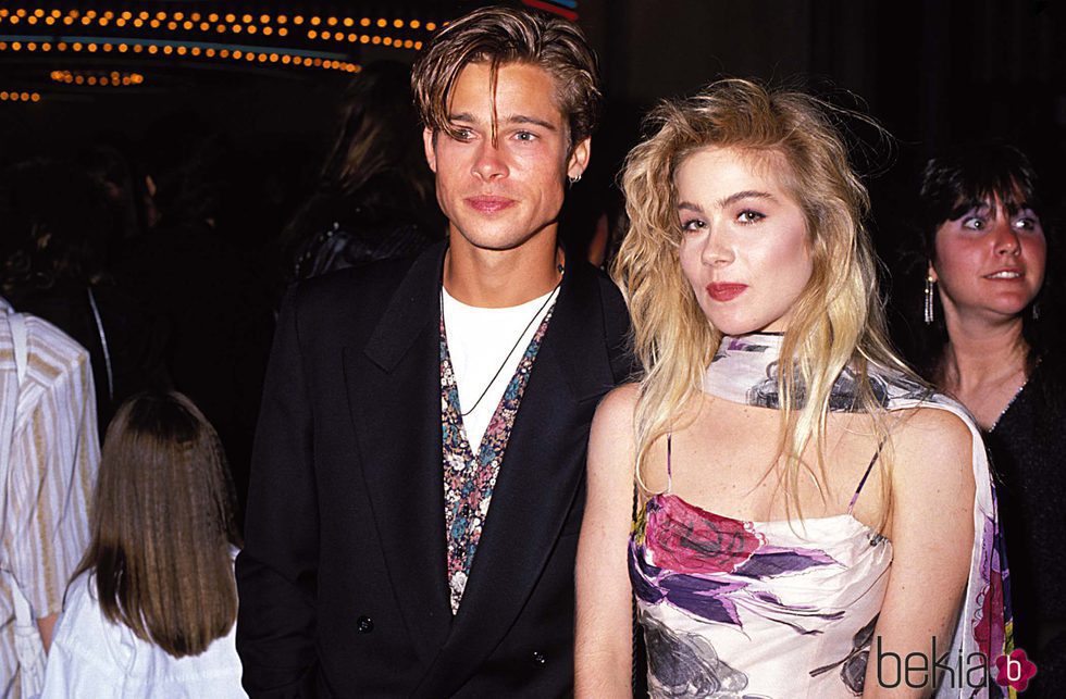 Brad Pitt y Christina Applegate en 1989