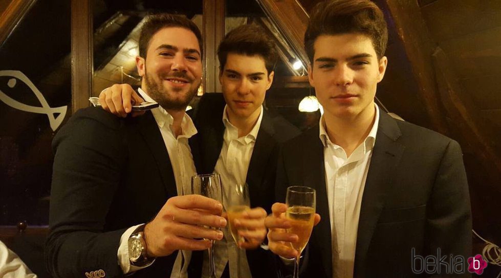 Los Gemeliers con su hermano Juan Carlos