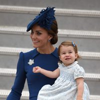 Kate Middleton y la Princesa Carlota, muy felices a su llegada a Canadá