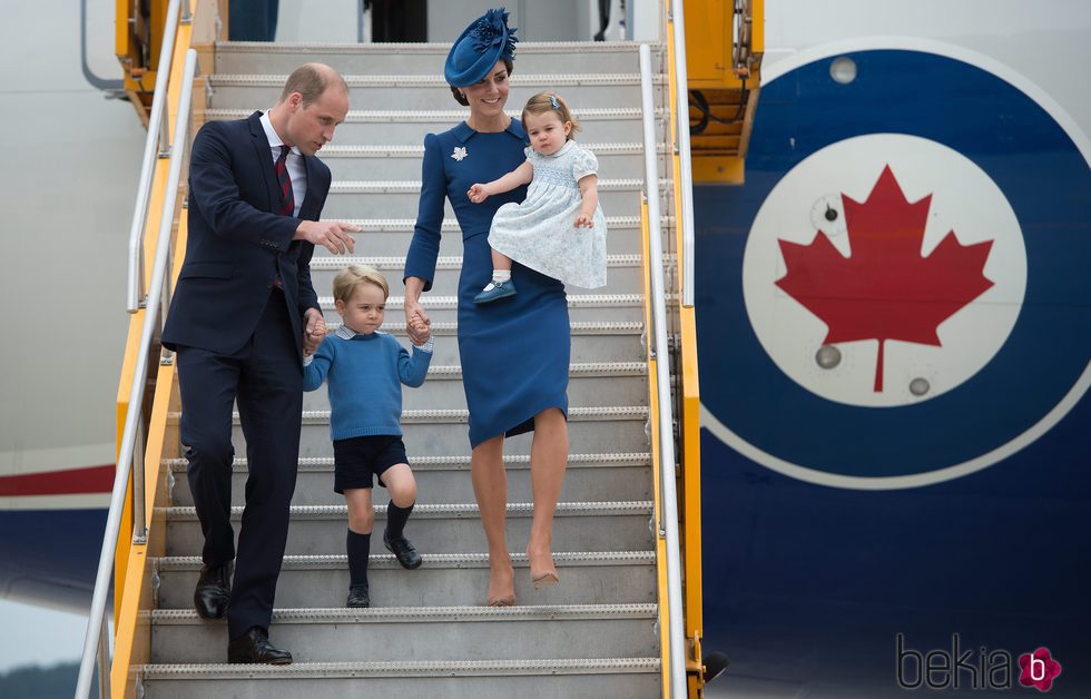 Los Duques de Cambridge y los Príncipes Jorge y Carlota llegan a Canadá para un viaje oficial