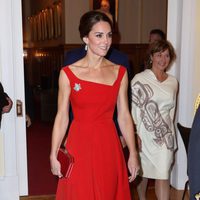 Kate Middleton, radiante con un vestido rojo en una recepción en Canadá