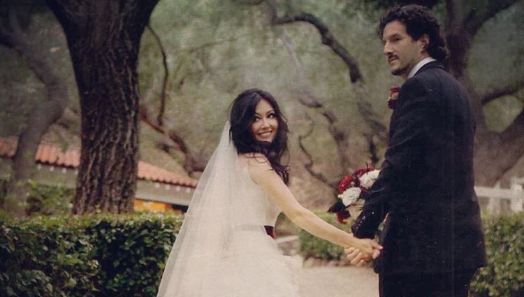 Shannen Doherty y Kurt Iswarienko el dia de su boda