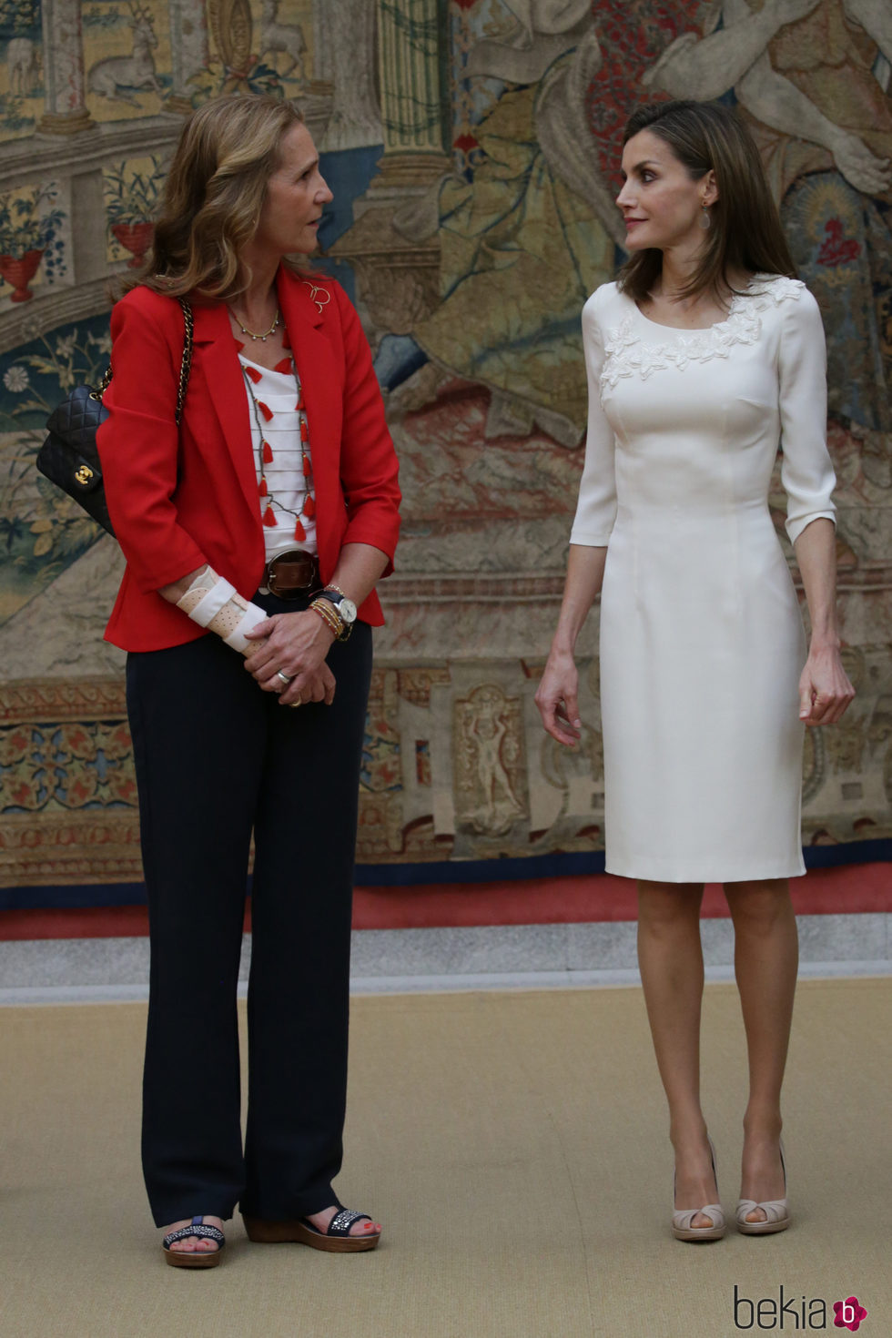 La Infanta Elena y la Reina Letizia en la audiencia a los medallistas olímpicos y paralímpicos de Rio 2016