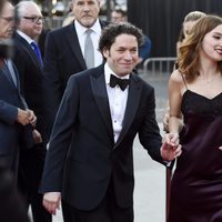 María Valderde junto a su novio Gustavo Dudamel en el concierto filarmónico de Walt Disney