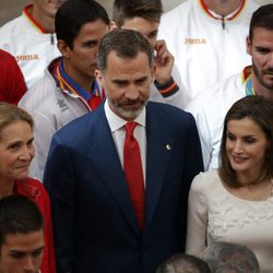 La Infanta Elena y los Reyes Felipe y Letizia en la audiencia a los medallistas olímpicos y paralímpicos de Rio 2016