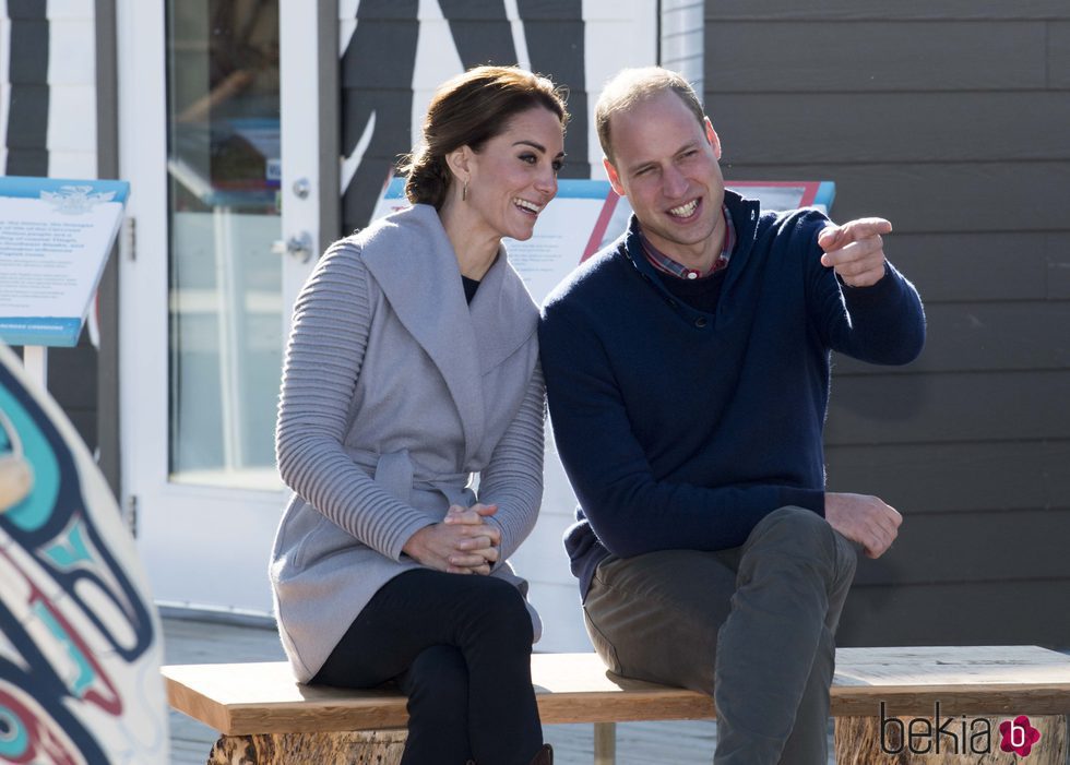 El Príncipe Guillermo y Kate Middleton en Carcross durante su viaje oficial a Canadá