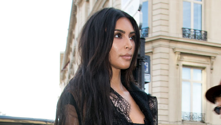 Kim Kardashian a punto de ser atacada por un agresor