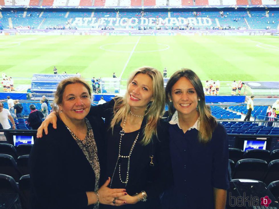 Carla Pereyra con su madre y su hermana el día antes de dar a luz