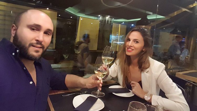 Kiko Rivera e Irene Rosales brindando por su amor a una semana de su boda