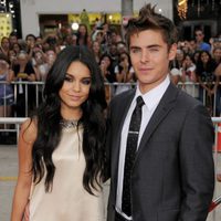 Vanessa Hudgens y Zac Efron en el estreno de 'Siempre a mi lado'