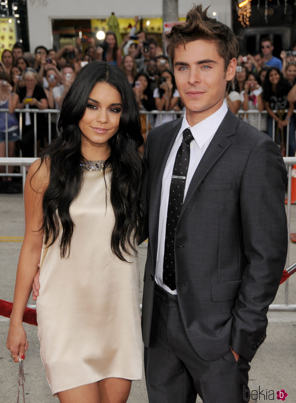 Vanessa Hudgens y Zac Efron en el estreno de 'Siempre a mi lado'