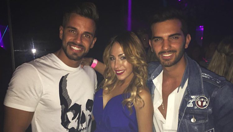 Steisy en su cumpleaños junto a Cristian y Suso