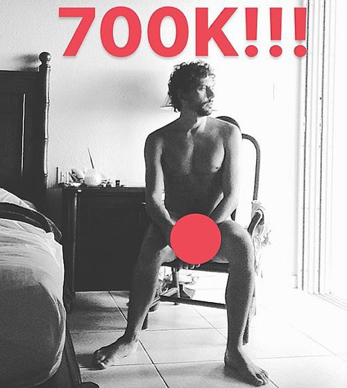 Paco León se desnuda en Instagram para celebrar que tiene 700.000 seguidores